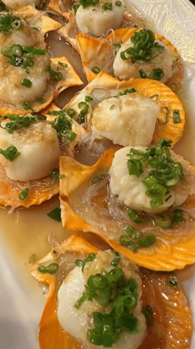 Steam Scallop with Rice Noodle.